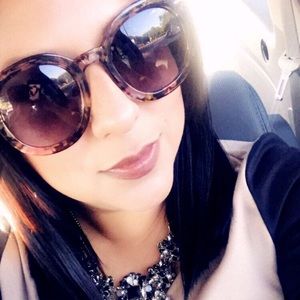 Meet your Posher, Eva